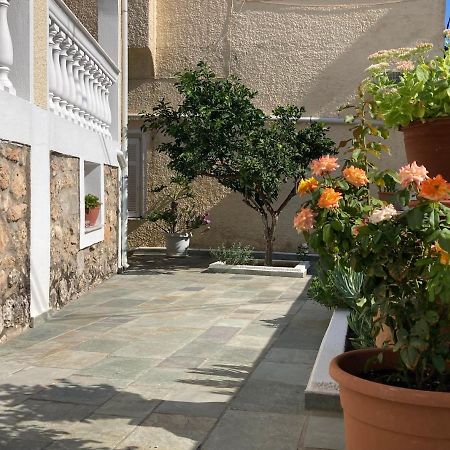 Olga'S Place Spetses Town ภายนอก รูปภาพ
