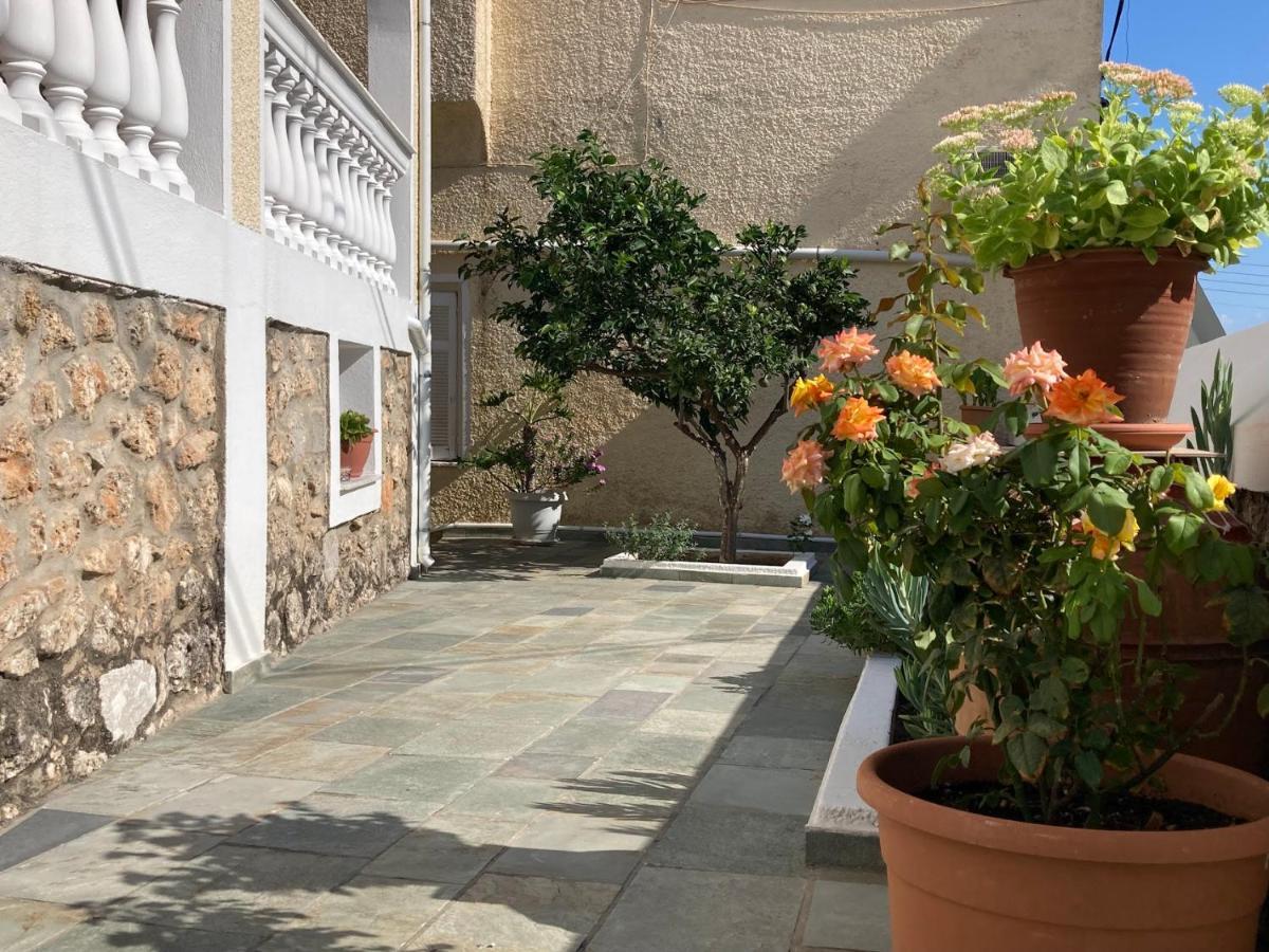 Olga'S Place Spetses Town ภายนอก รูปภาพ